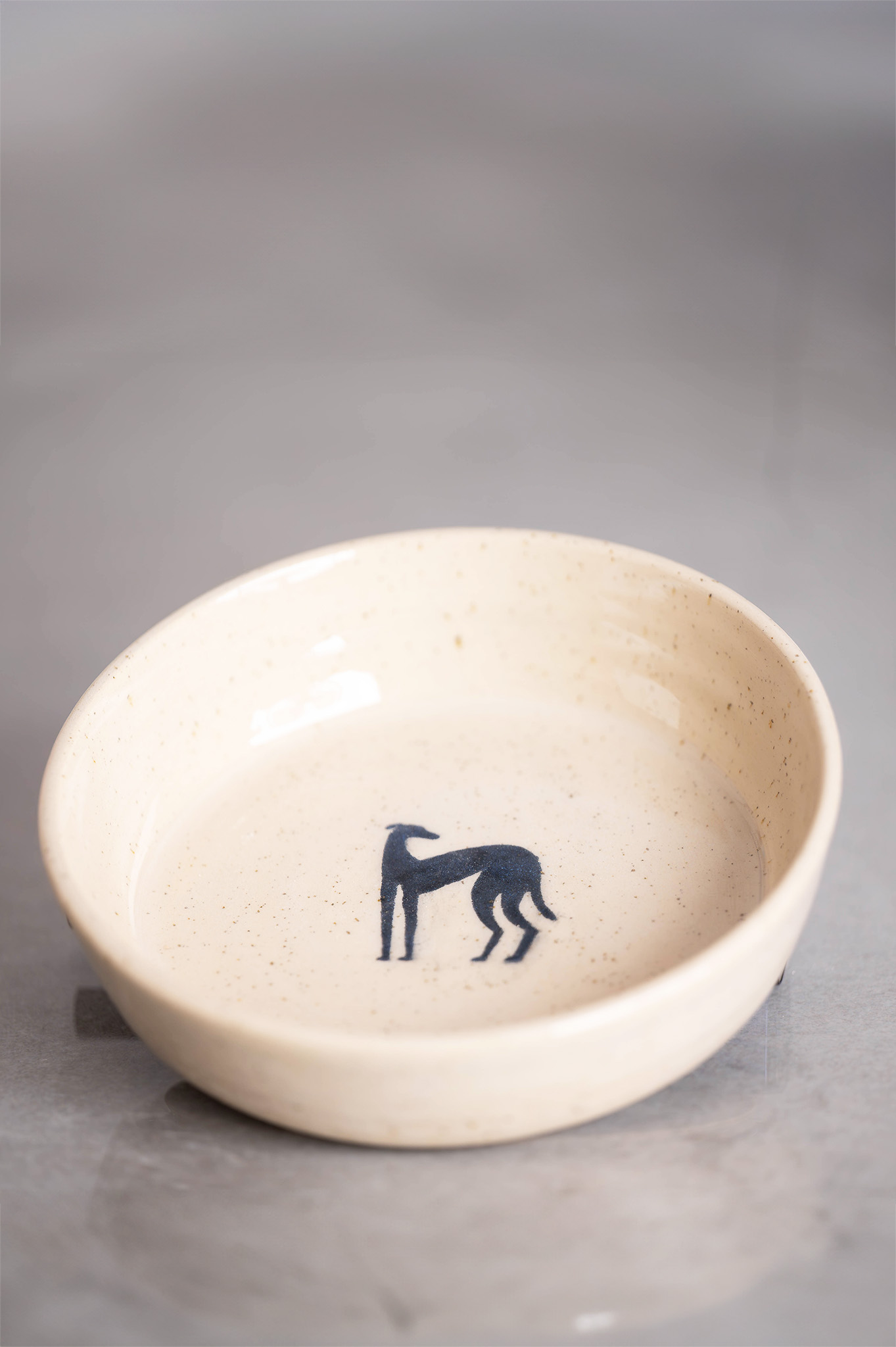 Ceramiczna miska dla psa z chartem - beżowa 600 ml - obrazek 6