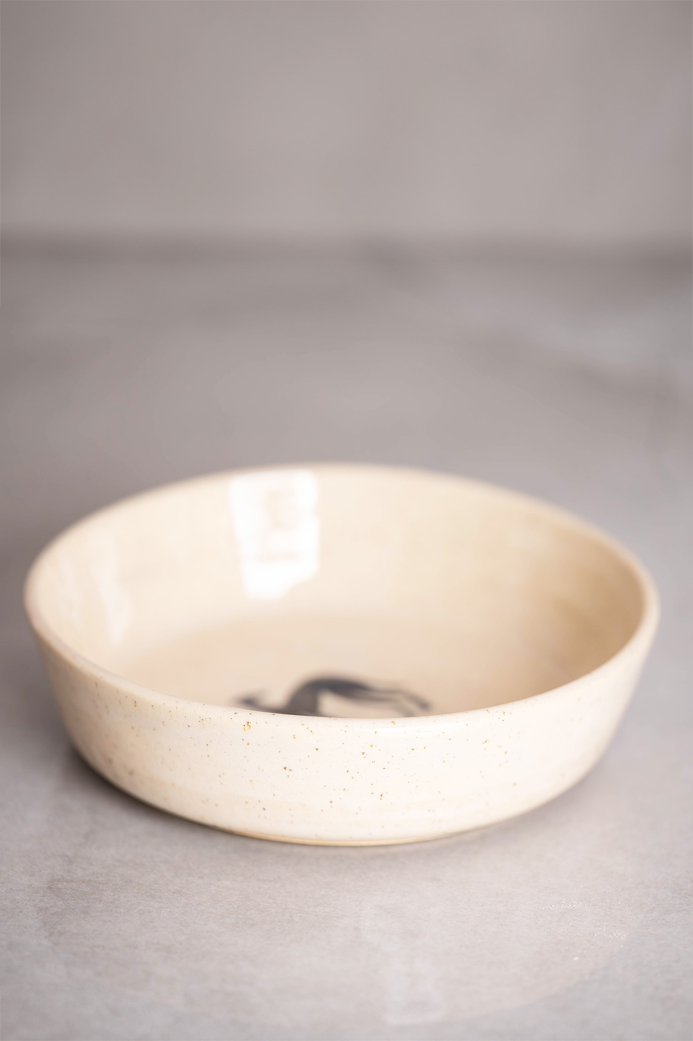 Ceramiczna miska dla psa z chartem - beżowa 600 ml - obrazek 3