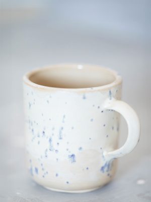 Ceramiczny kubek - beżowy prosty